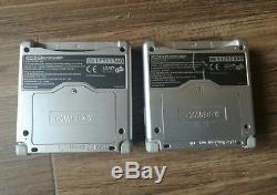 2x Console Nintendo Sp +3 Gameboy Advance + 2 Couleurs Gameboy. Des Charges D'extras