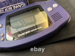 Console de poche violette Nintendo Game Boy Advance avec boîte et manuels, fonctionne