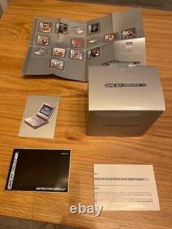 Gameboy Advanced SP de couleur raisin avec boîte, manuels et chargeur