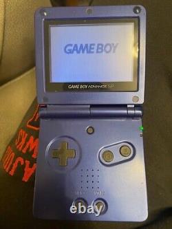 Gameboy Advanced SP de couleur raisin avec boîte, manuels et chargeur