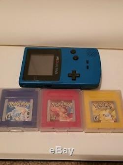 Gameboy Color Avec Pokemon Rouge, Bleu Et Jaune