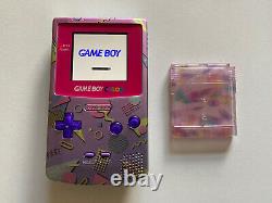 Gameboy Color avec coque personnalisée, boutons assortis au boîtier de la cartouche