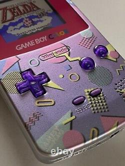 Gameboy Color avec coque personnalisée, boutons assortis au boîtier de la cartouche