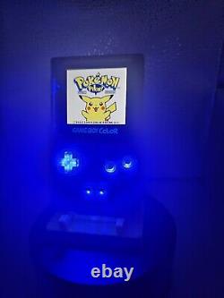 Gameboy Colour fortement modifié avec HDMI, écran Q5 IPS rétroéclairé + boutons LED bleus.