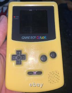 Nintendo CGB-001 GameBoy Color Violet avec un jeu, une housse et un sac rétro