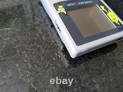 Nintendo Game Boy Color Pokémon Or/Argent Légèrement endommagé dans le coin sans couvercle de batterie