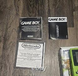 Nintendo Game Boy Color vert kiwi/lime avec boîte, manuels et bundle de jeux