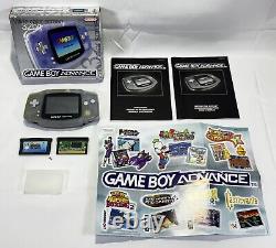 Nintendo Gameboy Advance. Écran couleur large 32 bits. Glacier transparent. En boîte.