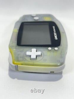 Nintendo Gameboy Advance. Écran couleur large 32 bits. Glacier transparent. En boîte.