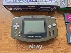 Système de console portable Nintendo Game Boy Advance violette. Lot de 4 jeux Mario inclus dans la boîte.