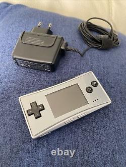 Système portable Nintendo Game Boy micro argenté